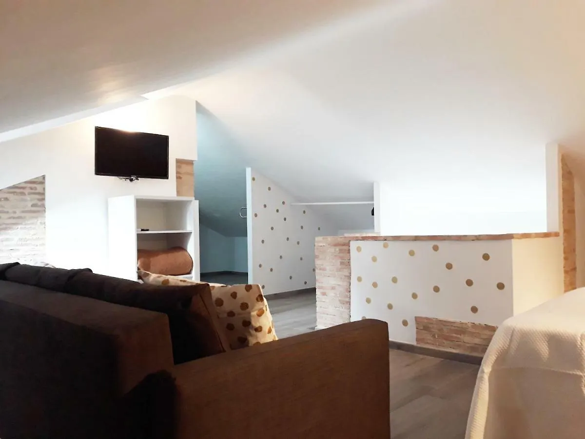 Puerta Alameda Suites 龙达 公寓